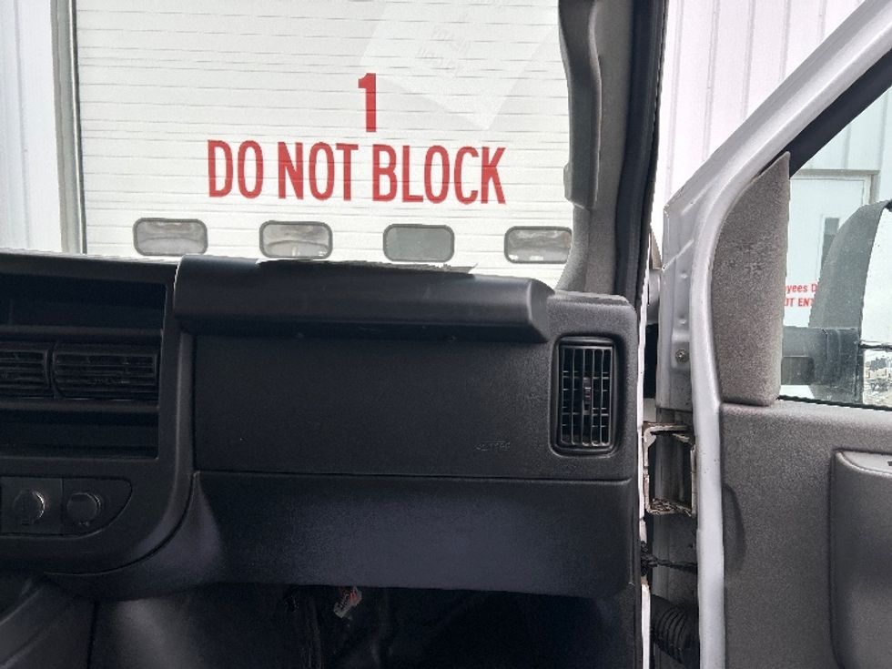 Light Duty Box Truck-Light and Medium Duty Trucks-GMC-2022-Savana G33903-Brooklyn Park-MN-43,492\n\t\tmiles-$ 42,750 - Image 21