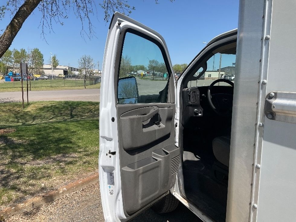 Light Duty Box Truck-Light and Medium Duty Trucks-GMC-2022-Savana G33903-Brooklyn Park-MN-46,797\n\t\tmiles-$ 41,500 - Image 16