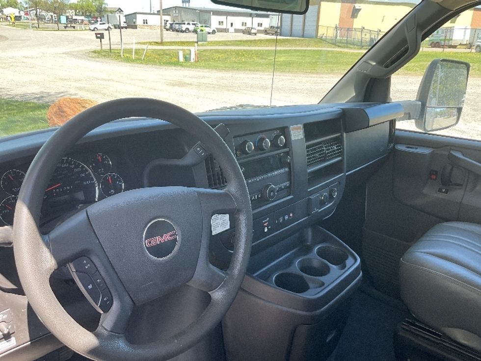 Light Duty Box Truck-Light and Medium Duty Trucks-GMC-2022-Savana G33903-Brooklyn Park-MN-46,797\n\t\tmiles-$ 41,500 - Image 17