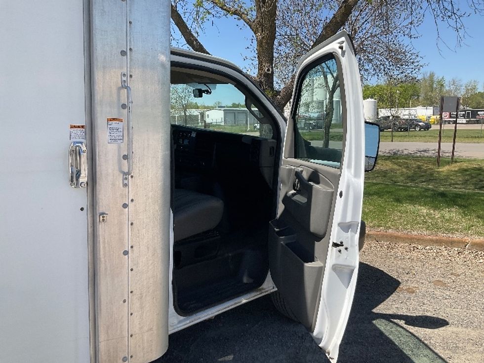 Light Duty Box Truck-Light and Medium Duty Trucks-GMC-2022-Savana G33903-Brooklyn Park-MN-46,797\n\t\tmiles-$ 41,500 - Image 20