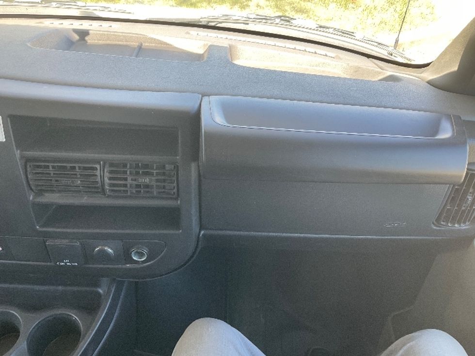 Light Duty Box Truck-Light and Medium Duty Trucks-GMC-2022-Savana G33903-Brooklyn Park-MN-46,797\n\t\tmiles-$ 41,500 - Image 21