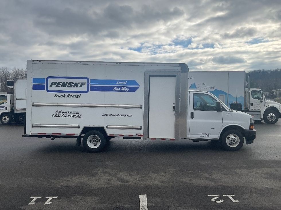 Light Duty Box Truck-Light and Medium Duty Trucks-GMC-2022-Savana G33903-Burlington-NJ-58,300\n\t\tmiles-$ 38,250 - Image 15