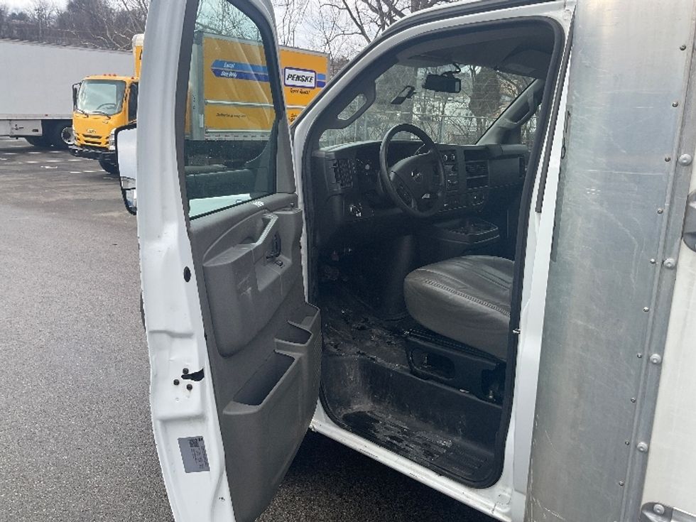 Light Duty Box Truck-Light and Medium Duty Trucks-GMC-2022-Savana G33903-Burlington-NJ-58,300\n\t\tmiles-$ 38,250 - Image 16