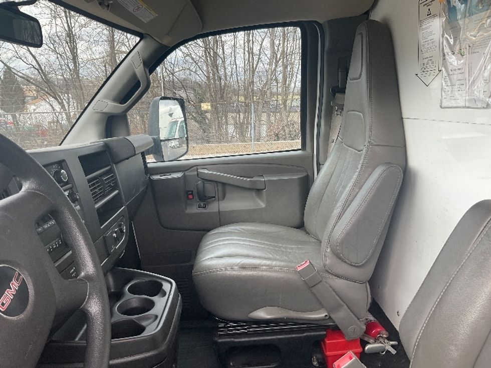 Light Duty Box Truck-Light and Medium Duty Trucks-GMC-2022-Savana G33903-Burlington-NJ-58,300\n\t\tmiles-$ 38,250 - Image 19