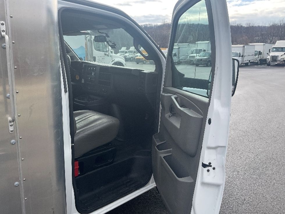 Light Duty Box Truck-Light and Medium Duty Trucks-GMC-2022-Savana G33903-Burlington-NJ-58,300\n\t\tmiles-$ 38,250 - Image 20