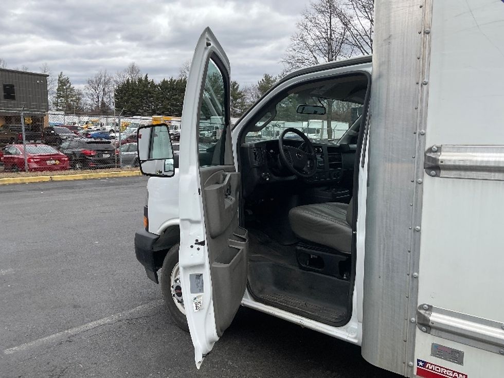 Light Duty Box Truck-Light and Medium Duty Trucks-GMC-2022-Savana G33903-Capitol Heights-MD-24,162\n\t\tmiles-$ 45,000 - Image 16