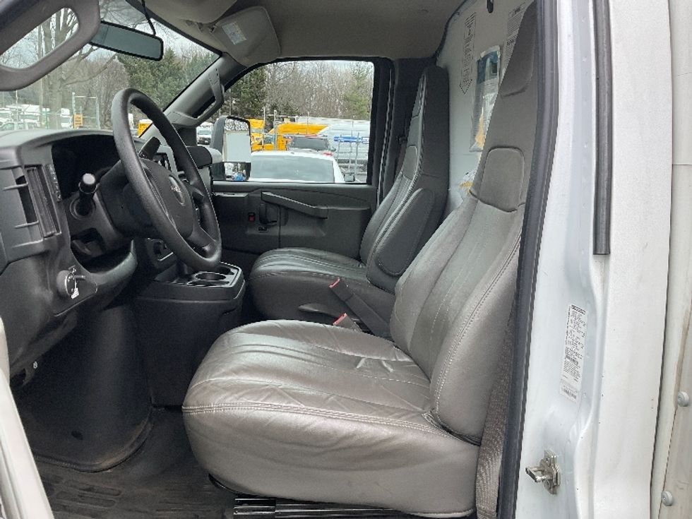 Light Duty Box Truck-Light and Medium Duty Trucks-GMC-2022-Savana G33903-Capitol Heights-MD-24,162\n\t\tmiles-$ 45,000 - Image 17