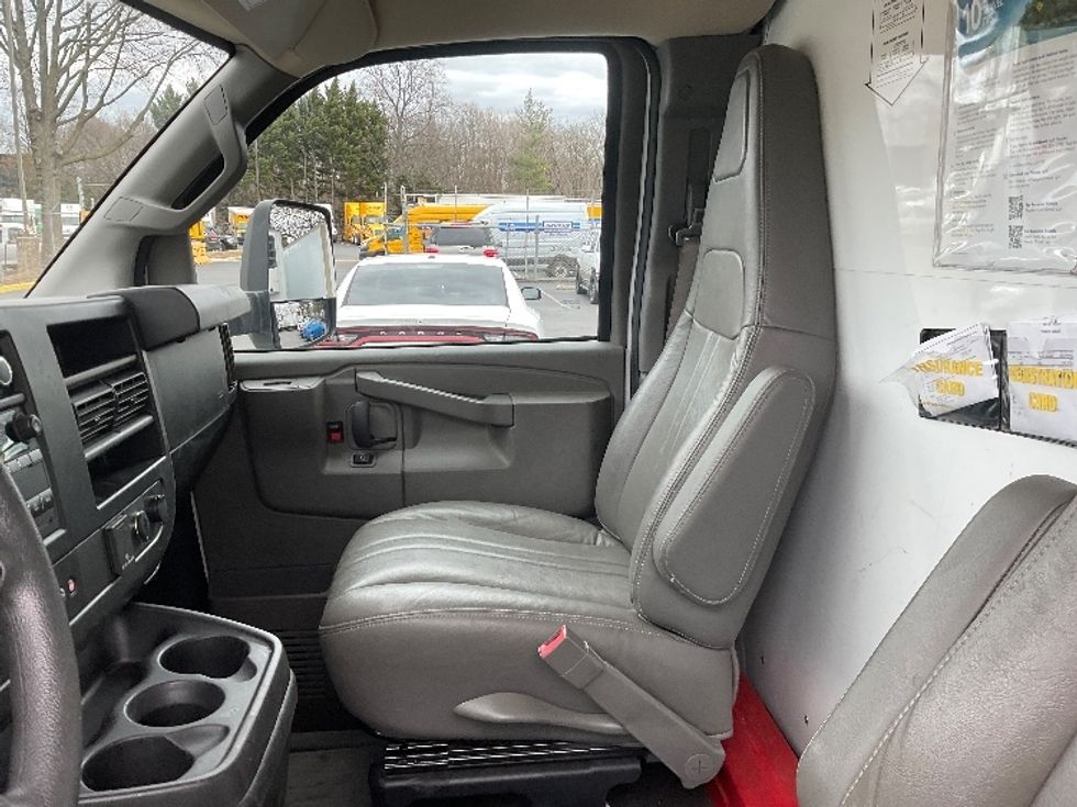 Light Duty Box Truck-Light and Medium Duty Trucks-GMC-2022-Savana G33903-Capitol Heights-MD-24,162\n\t\tmiles-$ 45,000 - Image 19