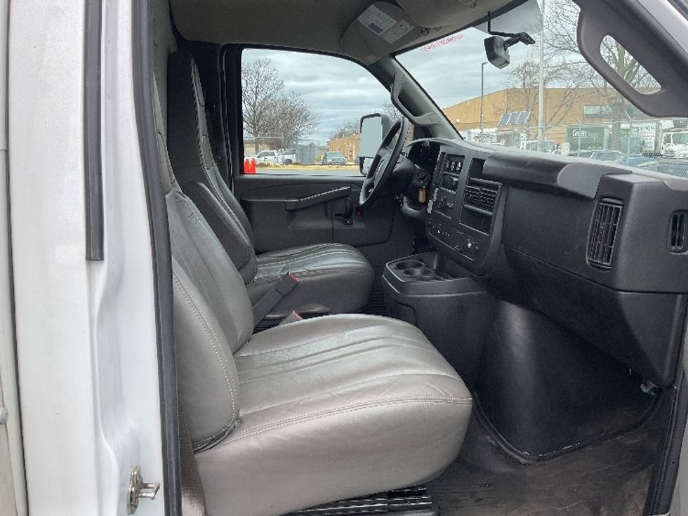Light Duty Box Truck-Light and Medium Duty Trucks-GMC-2022-Savana G33903-Capitol Heights-MD-24,162\n\t\tmiles-$ 45,000 - Image 22