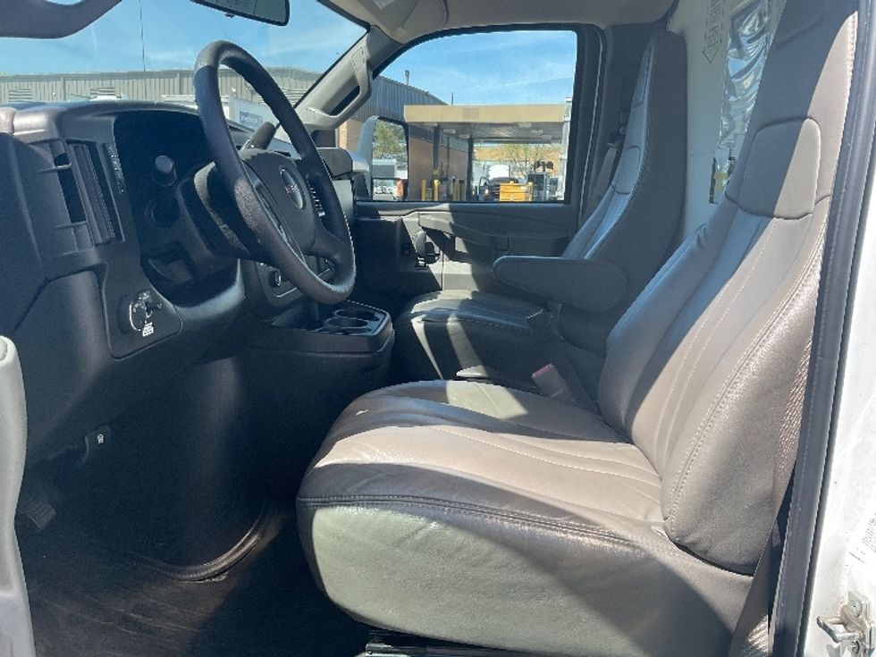 Light Duty Box Truck-Light and Medium Duty Trucks-GMC-2022-Savana G33903-Capitol Heights-MD-30,000\n\t\tmiles-$ 42,250 - Image 17