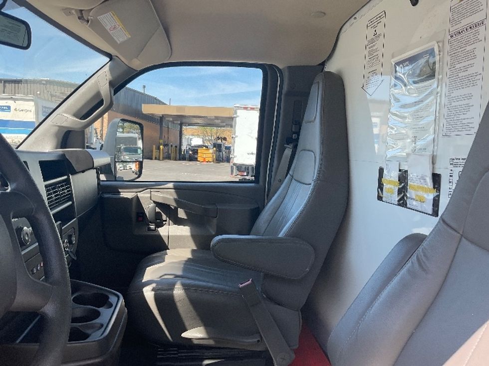 Light Duty Box Truck-Light and Medium Duty Trucks-GMC-2022-Savana G33903-Capitol Heights-MD-30,000\n\t\tmiles-$ 42,250 - Image 19