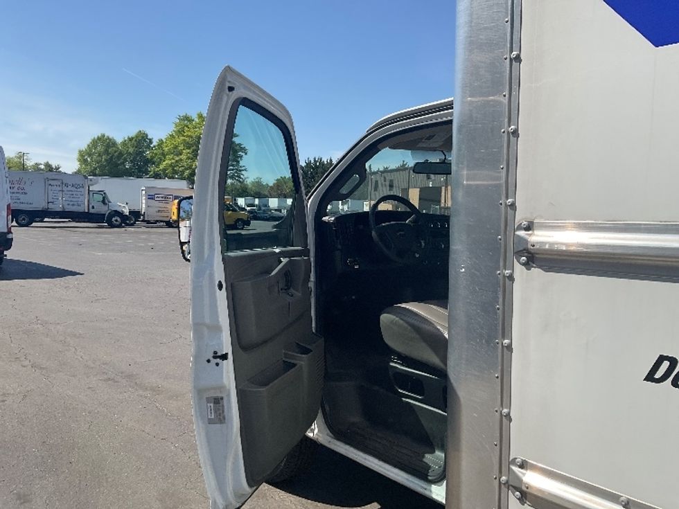 Light Duty Box Truck-Light and Medium Duty Trucks-GMC-2022-Savana G33903-Capitol Heights-MD-30,000\n\t\tmiles-$ 42,250 - Image 16