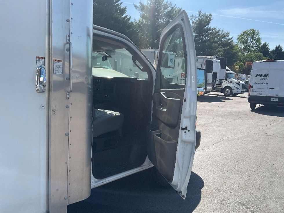 Light Duty Box Truck-Light and Medium Duty Trucks-GMC-2022-Savana G33903-Capitol Heights-MD-30,000\n\t\tmiles-$ 42,250 - Image 20