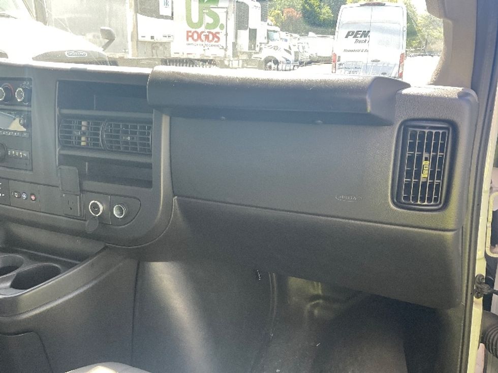 Light Duty Box Truck-Light and Medium Duty Trucks-GMC-2022-Savana G33903-Capitol Heights-MD-30,000\n\t\tmiles-$ 42,250 - Image 21