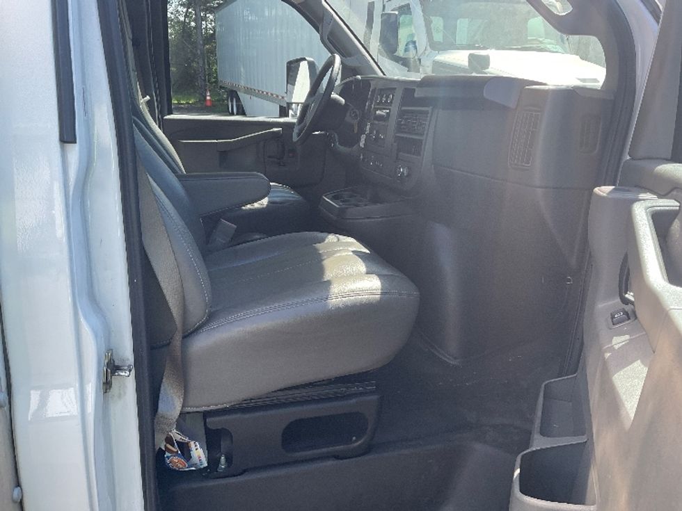 Light Duty Box Truck-Light and Medium Duty Trucks-GMC-2022-Savana G33903-Capitol Heights-MD-30,000\n\t\tmiles-$ 42,250 - Image 22