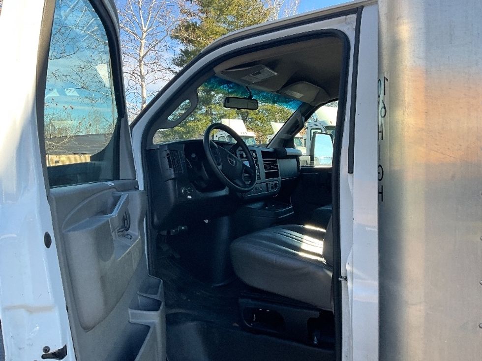 Light Duty Box Truck-Light and Medium Duty Trucks-GMC-2022-Savana G33903-Capitol Heights-MD-52,000\n\t\tmiles-$ 39,000 - Image 16