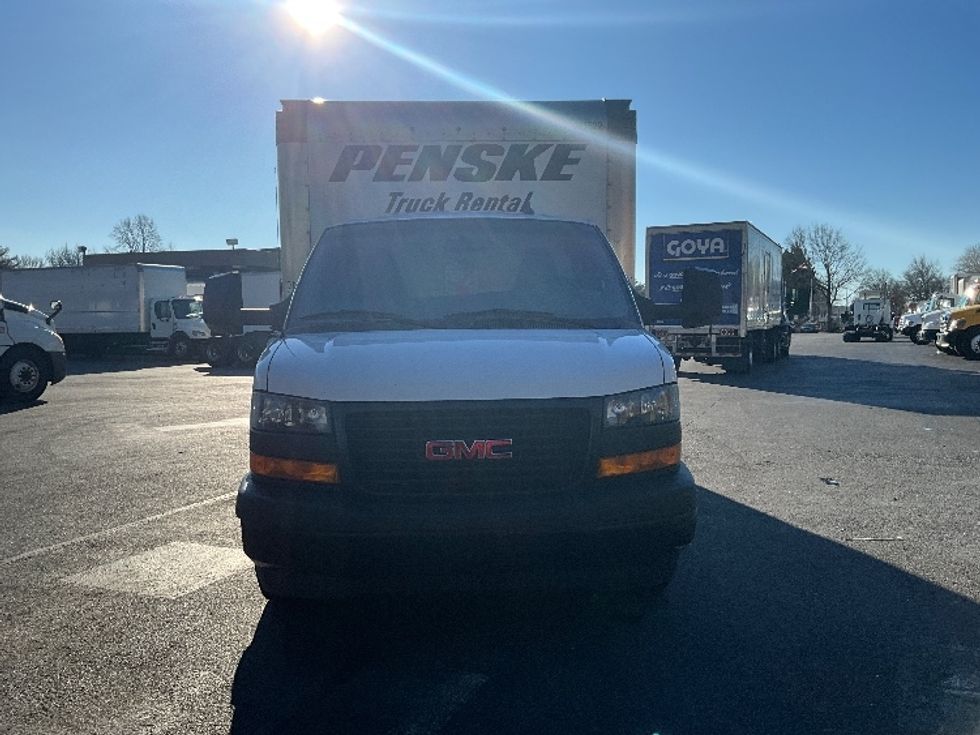 Light Duty Box Truck-Light and Medium Duty Trucks-GMC-2022-Savana G33903-Capitol Heights-MD-52,000\n\t\tmiles-$ 39,000 - Image 2