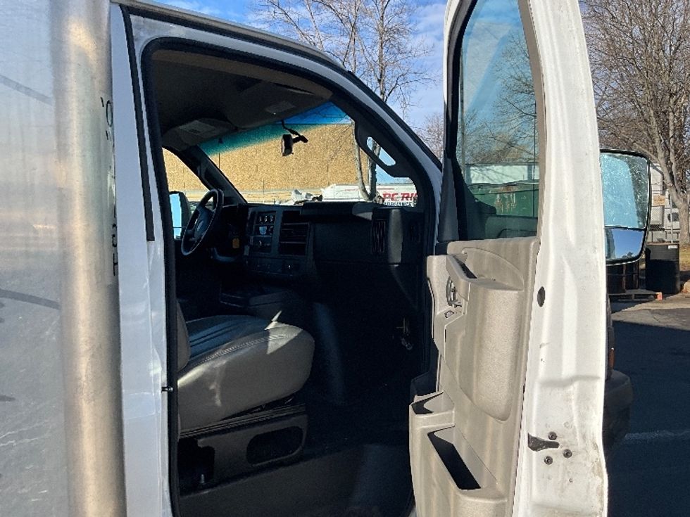 Light Duty Box Truck-Light and Medium Duty Trucks-GMC-2022-Savana G33903-Capitol Heights-MD-52,000\n\t\tmiles-$ 39,000 - Image 20