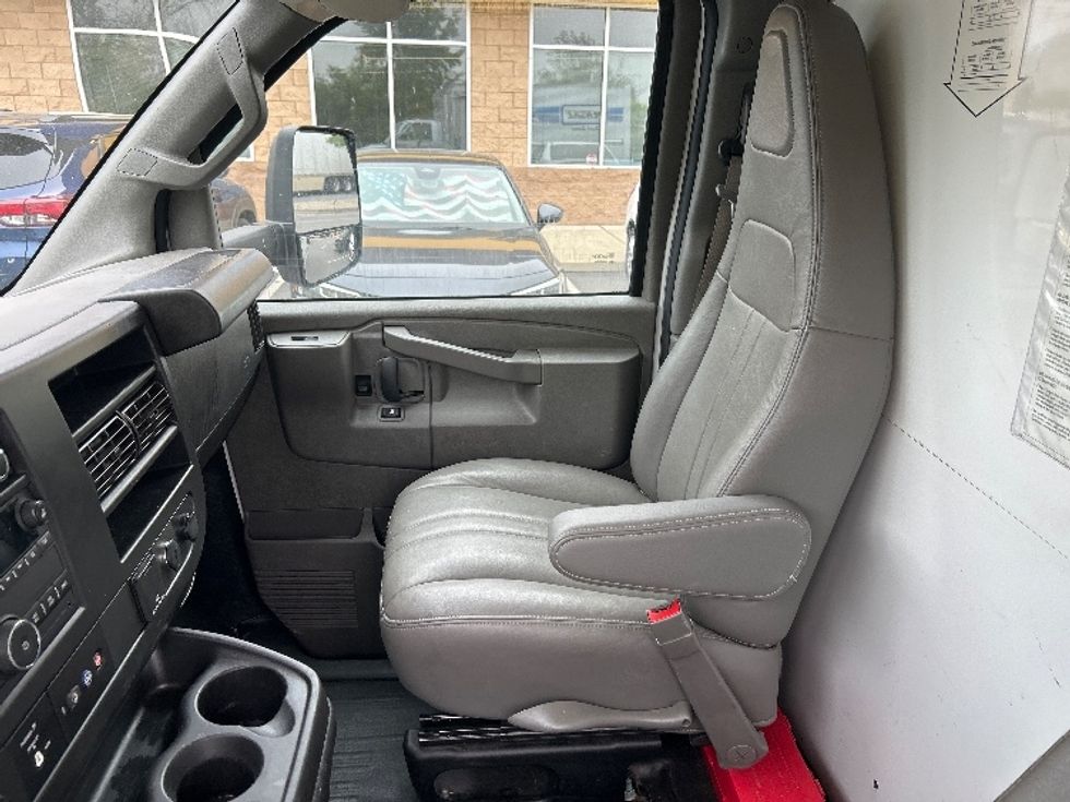 Light Duty Box Truck-Light and Medium Duty Trucks-GMC-2022-Savana G33903-Carson-CA-33,797\n\t\tmiles-$ 45,750 - Image 19
