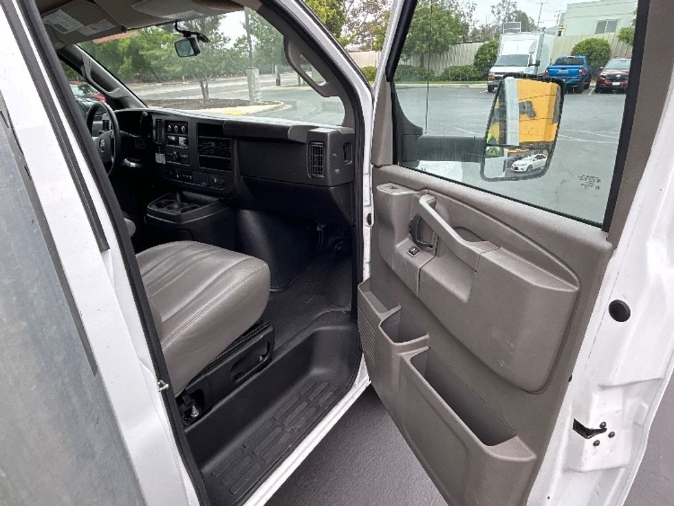 Light Duty Box Truck-Light and Medium Duty Trucks-GMC-2022-Savana G33903-Carson-CA-33,797\n\t\tmiles-$ 45,750 - Image 20