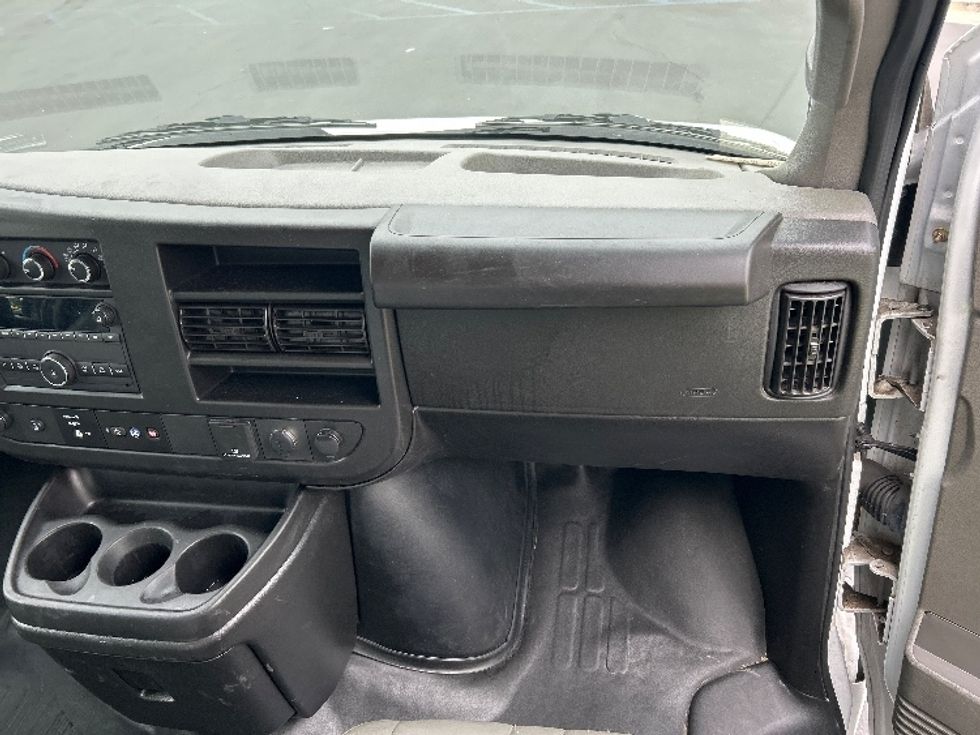 Light Duty Box Truck-Light and Medium Duty Trucks-GMC-2022-Savana G33903-Carson-CA-33,797\n\t\tmiles-$ 45,750 - Image 21