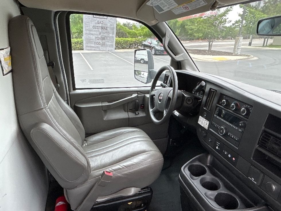 Light Duty Box Truck-Light and Medium Duty Trucks-GMC-2022-Savana G33903-Carson-CA-33,797\n\t\tmiles-$ 45,750 - Image 22