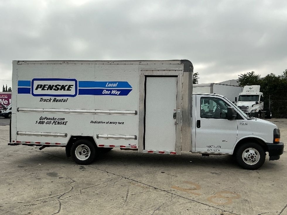 Light Duty Box Truck-Light and Medium Duty Trucks-GMC-2022-Savana G33903-Carson-CA-92,256\n\t\tmiles-$ 36,250 - Image 15