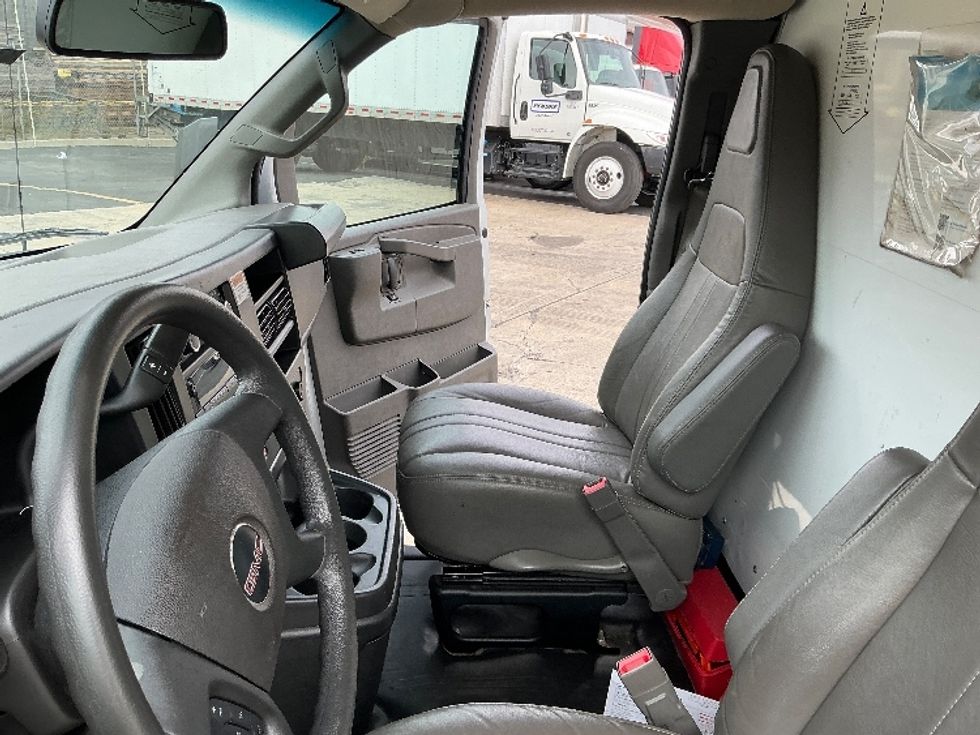 Light Duty Box Truck-Light and Medium Duty Trucks-GMC-2022-Savana G33903-Carson-CA-92,256\n\t\tmiles-$ 36,250 - Image 19