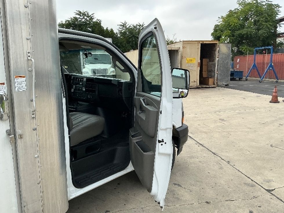 Light Duty Box Truck-Light and Medium Duty Trucks-GMC-2022-Savana G33903-Carson-CA-92,256\n\t\tmiles-$ 36,250 - Image 20