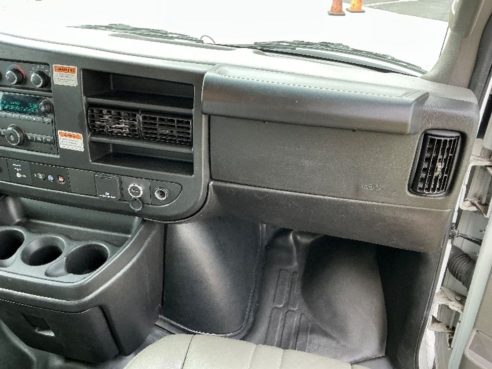 Light Duty Box Truck-Light and Medium Duty Trucks-GMC-2022-Savana G33903-Carson-CA-92,256\n\t\tmiles-$ 36,250 - Image 21
