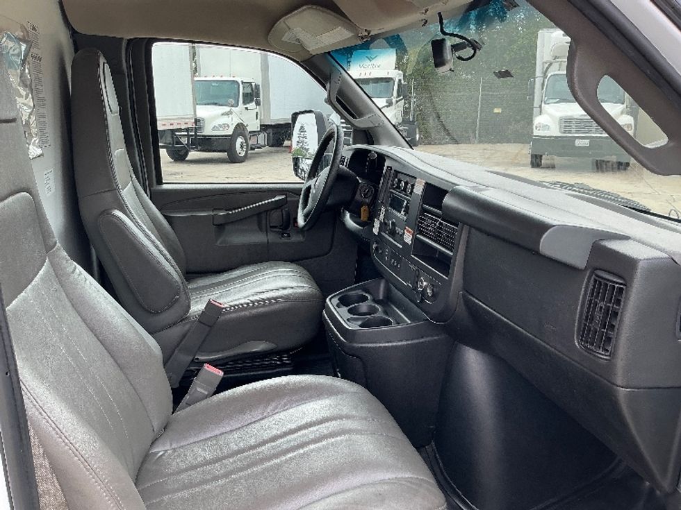 Light Duty Box Truck-Light and Medium Duty Trucks-GMC-2022-Savana G33903-Carson-CA-92,256\n\t\tmiles-$ 36,250 - Image 22