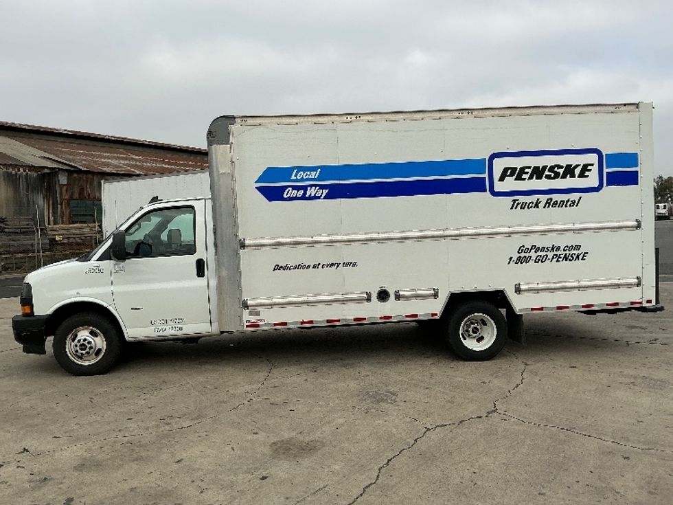Light Duty Box Truck-Light and Medium Duty Trucks-GMC-2022-Savana G33903-Carson-CA-92,256\n\t\tmiles-$ 36,250 - Image 4