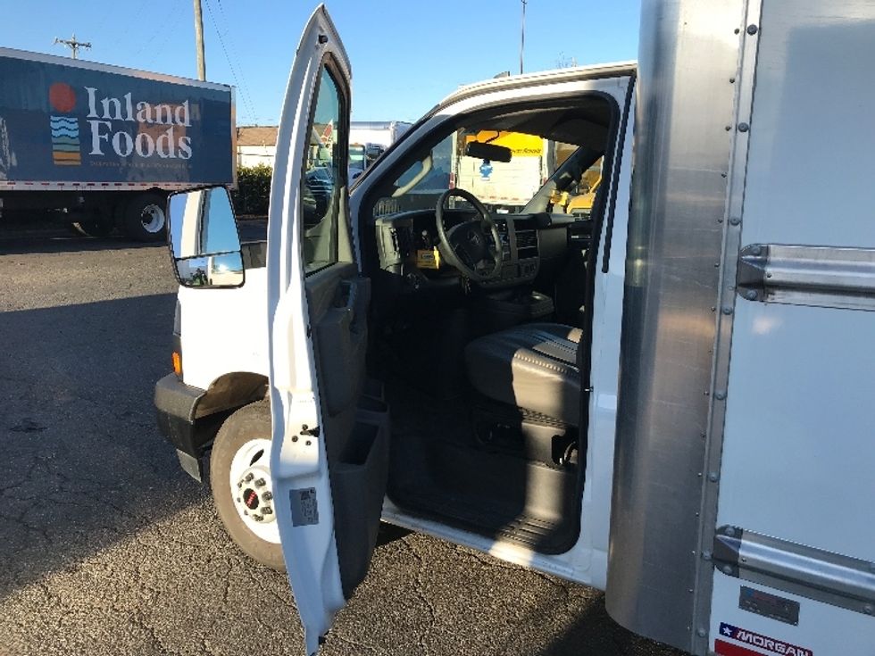Light Duty Box Truck-Light and Medium Duty Trucks-GMC-2022-Savana G33903-Charlotte-NC-31,837\n\t\tmiles-$ 48,250 - Image 13
