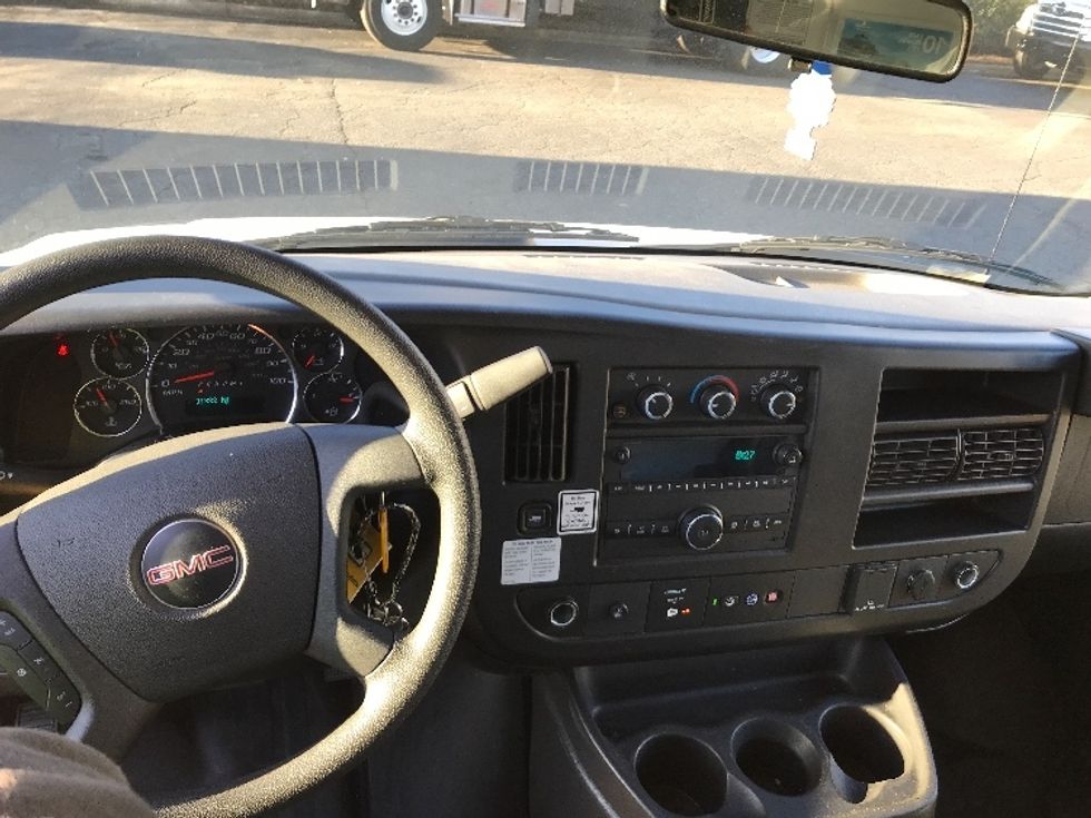 Light Duty Box Truck-Light and Medium Duty Trucks-GMC-2022-Savana G33903-Charlotte-NC-31,837\n\t\tmiles-$ 48,250 - Image 15