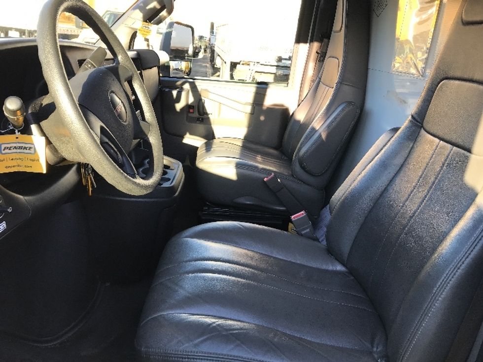 Light Duty Box Truck-Light and Medium Duty Trucks-GMC-2022-Savana G33903-Charlotte-NC-31,837\n\t\tmiles-$ 48,250 - Image 16