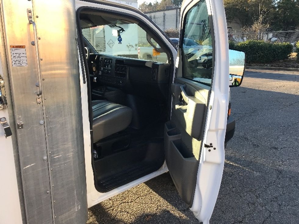 Light Duty Box Truck-Light and Medium Duty Trucks-GMC-2022-Savana G33903-Charlotte-NC-31,837\n\t\tmiles-$ 48,250 - Image 17