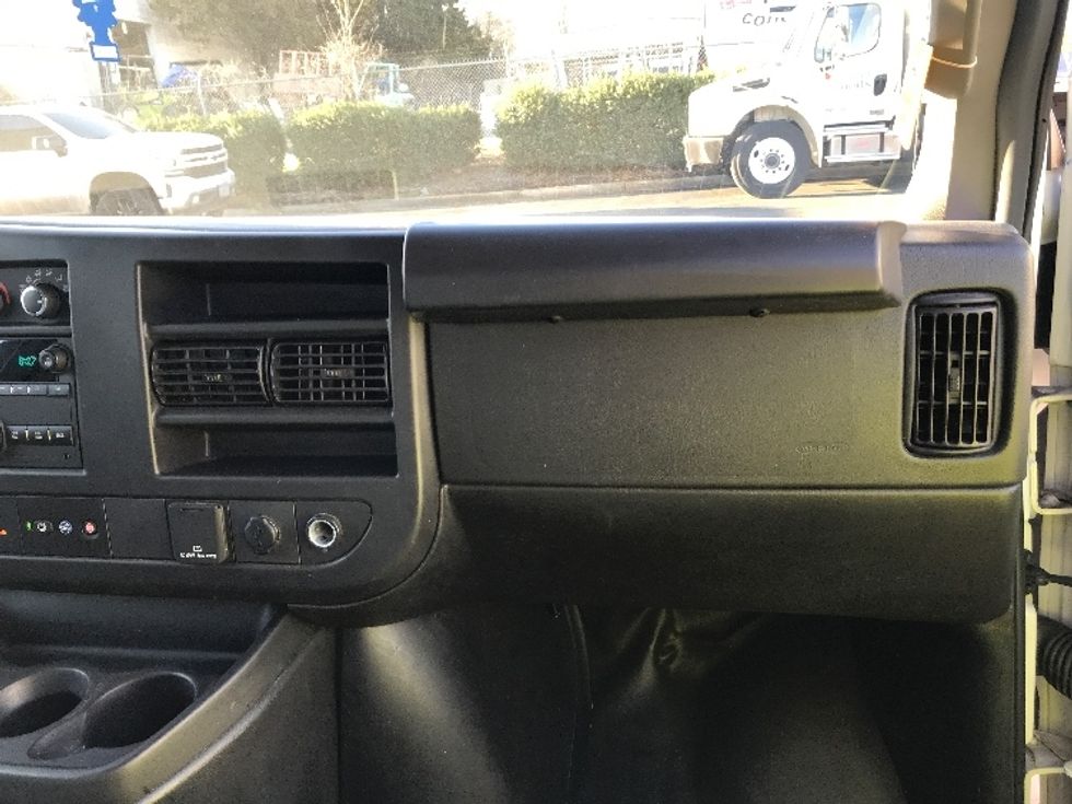 Light Duty Box Truck-Light and Medium Duty Trucks-GMC-2022-Savana G33903-Charlotte-NC-31,837\n\t\tmiles-$ 48,250 - Image 18