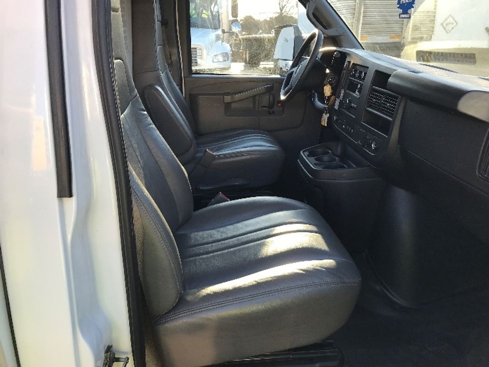 Light Duty Box Truck-Light and Medium Duty Trucks-GMC-2022-Savana G33903-Charlotte-NC-31,837\n\t\tmiles-$ 48,250 - Image 19