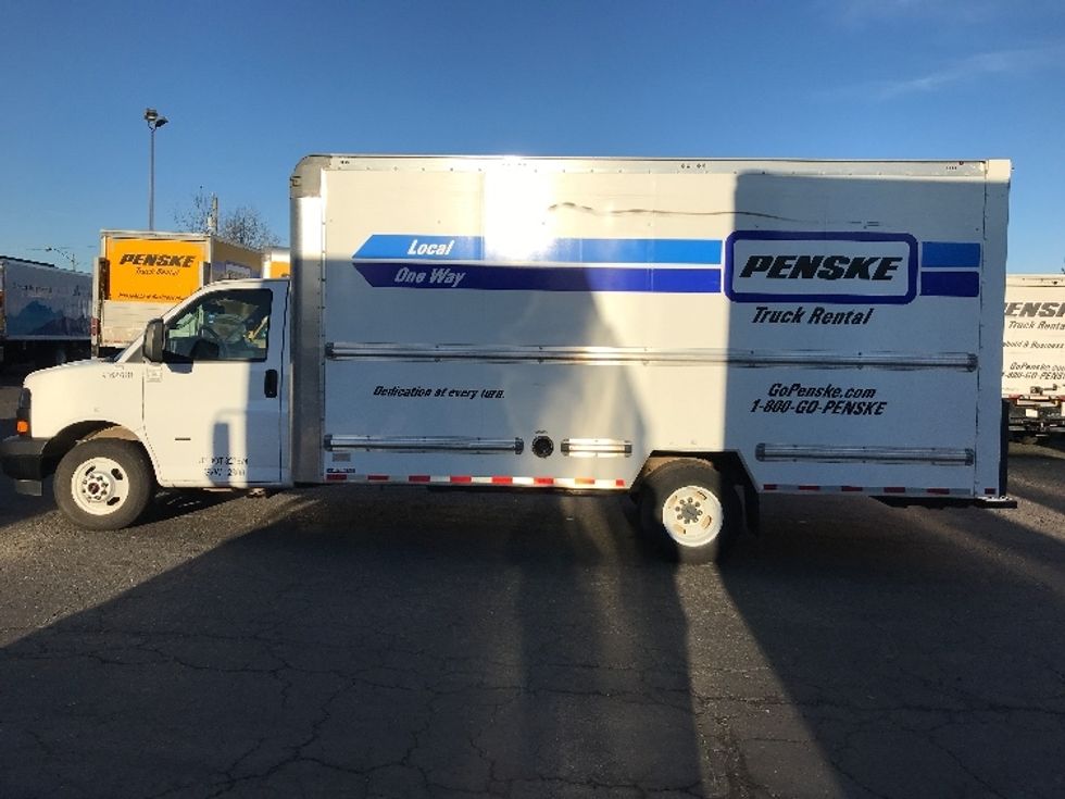 Light Duty Box Truck-Light and Medium Duty Trucks-GMC-2022-Savana G33903-Charlotte-NC-31,837\n\t\tmiles-$ 48,250 - Image 4