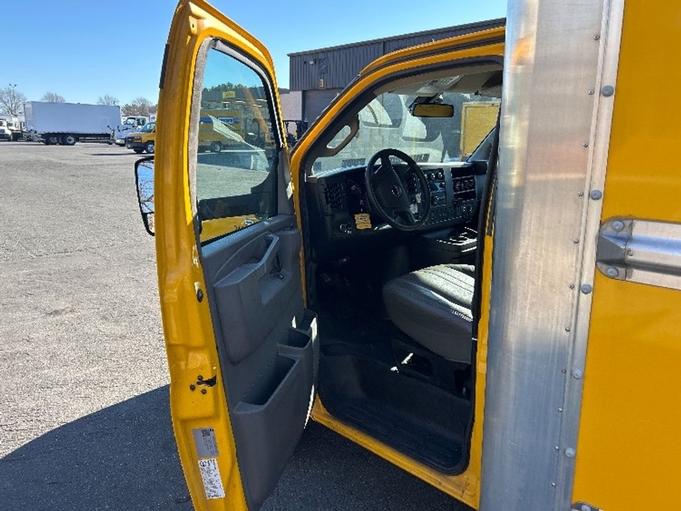 Light Duty Box Truck-Light and Medium Duty Trucks-GMC-2022-Savana G33903-Charlotte-NC-68,081\n\t\tmiles-$ 38,750 - Image 15