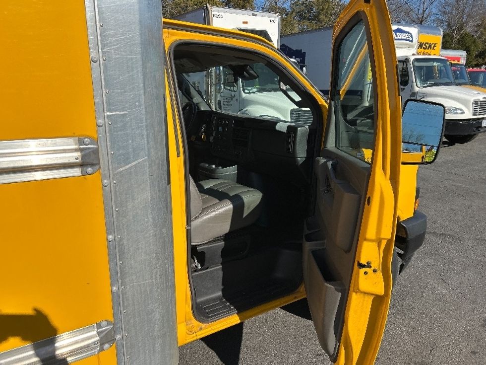 Light Duty Box Truck-Light and Medium Duty Trucks-GMC-2022-Savana G33903-Charlotte-NC-68,081\n\t\tmiles-$ 38,750 - Image 19