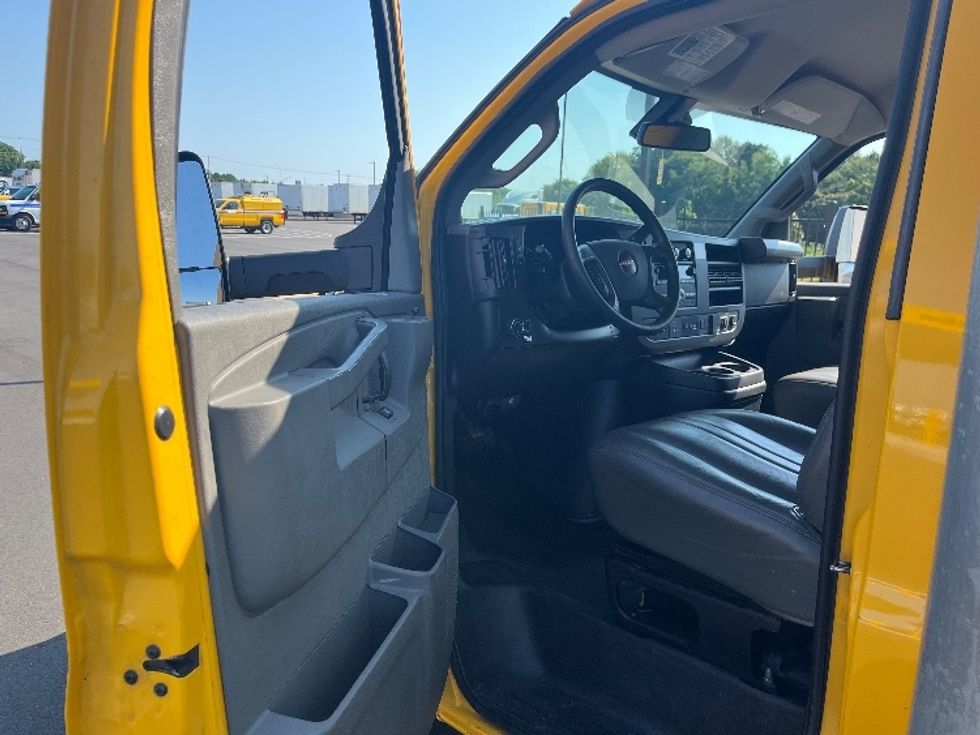 Light Duty Box Truck-Light and Medium Duty Trucks-GMC-2022-Savana G33903-Charlotte-NC-91,603\n\t\tmiles-$ 29,000 - Image 15