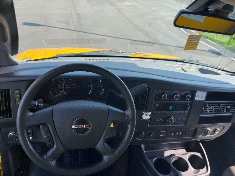 Light Duty Box Truck-Light and Medium Duty Trucks-GMC-2022-Savana G33903-Charlotte-NC-91,603\n\t\tmiles-$ 29,000 - Image 17