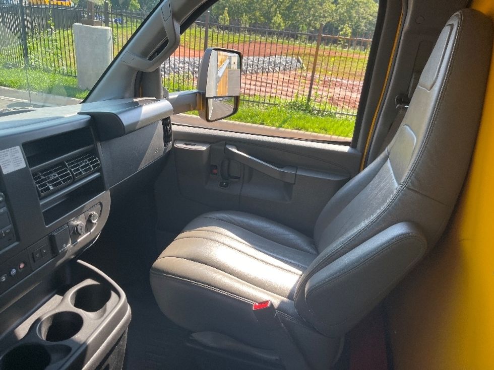 Light Duty Box Truck-Light and Medium Duty Trucks-GMC-2022-Savana G33903-Charlotte-NC-91,603\n\t\tmiles-$ 29,000 - Image 18