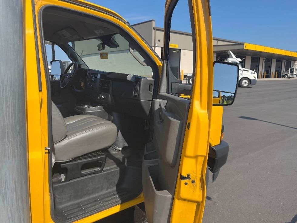 Light Duty Box Truck-Light and Medium Duty Trucks-GMC-2022-Savana G33903-Charlotte-NC-91,603\n\t\tmiles-$ 29,000 - Image 19