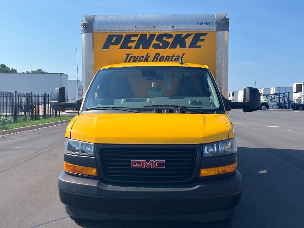 Light Duty Box Truck-Light and Medium Duty Trucks-GMC-2022-Savana G33903-Charlotte-NC-91,603\n\t\tmiles-$ 29,000 - Image 2