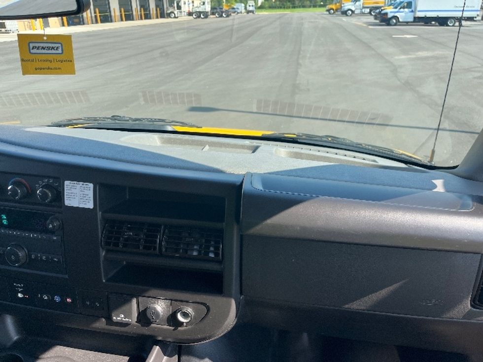 Light Duty Box Truck-Light and Medium Duty Trucks-GMC-2022-Savana G33903-Charlotte-NC-91,603\n\t\tmiles-$ 29,000 - Image 20