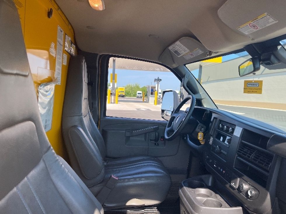 Light Duty Box Truck-Light and Medium Duty Trucks-GMC-2022-Savana G33903-Charlotte-NC-91,603\n\t\tmiles-$ 29,000 - Image 21