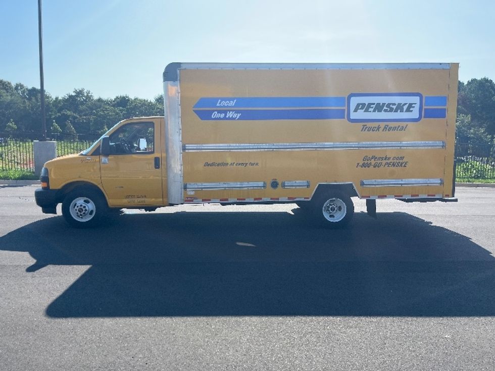 Light Duty Box Truck-Light and Medium Duty Trucks-GMC-2022-Savana G33903-Charlotte-NC-91,603\n\t\tmiles-$ 29,000 - Image 4