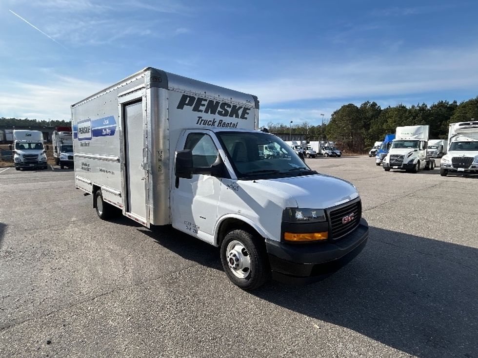 Light Duty Box Truck-Light and Medium Duty Trucks-GMC-2022-Savana G33903-Charlottesville-VA-39,970\n\t\tmiles-$ 44,250 - Image 1